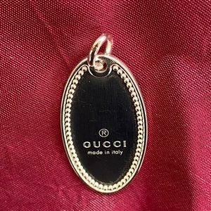 GUCCI STERLING SILVER OVAL PENDANT - no chain